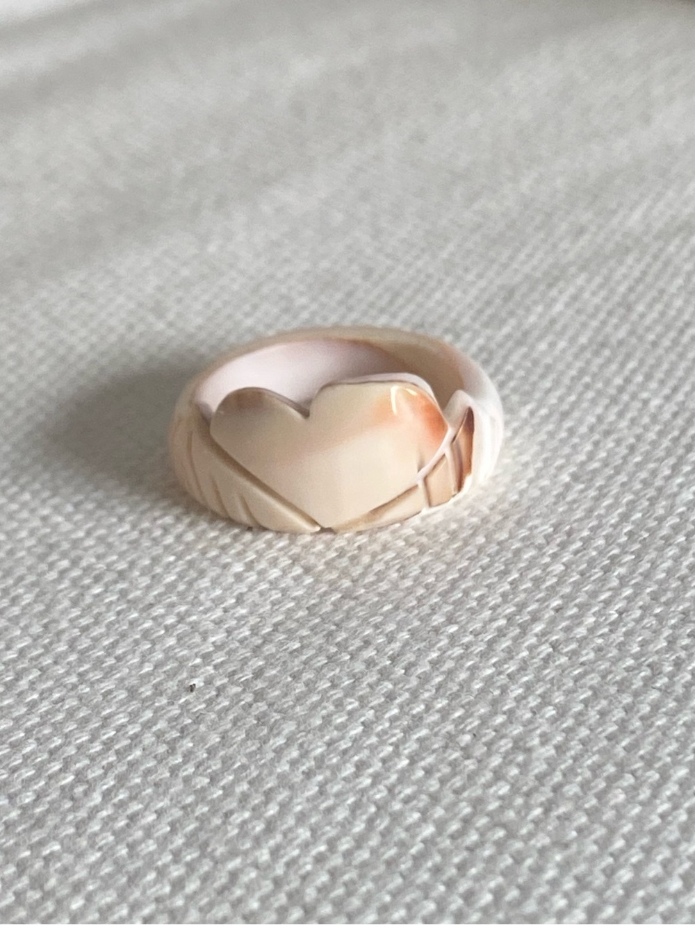 VTG Hand Carved Shell Heart Band Statement Ring Hawaii size 8